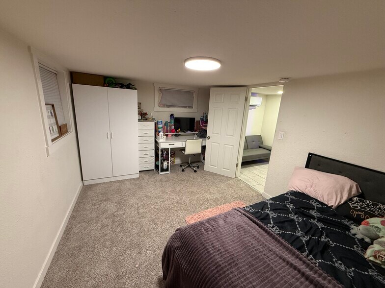 Building Photo - 1124 S Powerline Rd