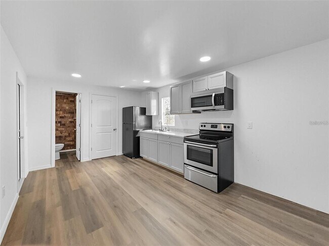 Building Photo - 414 Monroe Ln