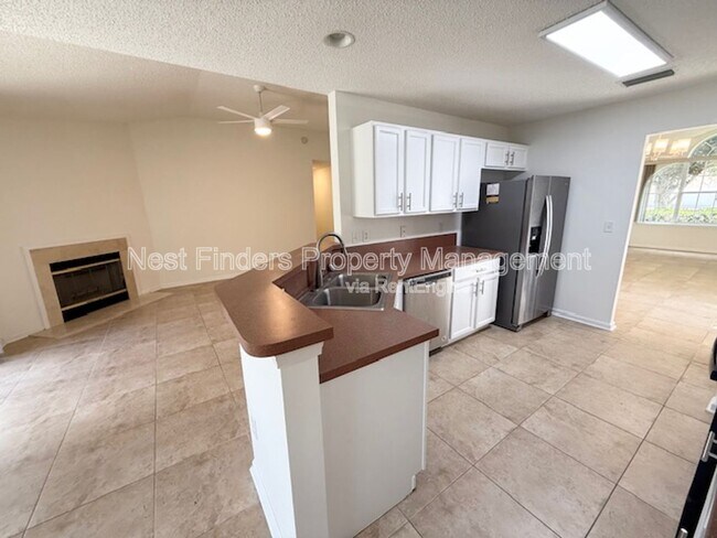 Building Photo - 732 Grand Parke Dr