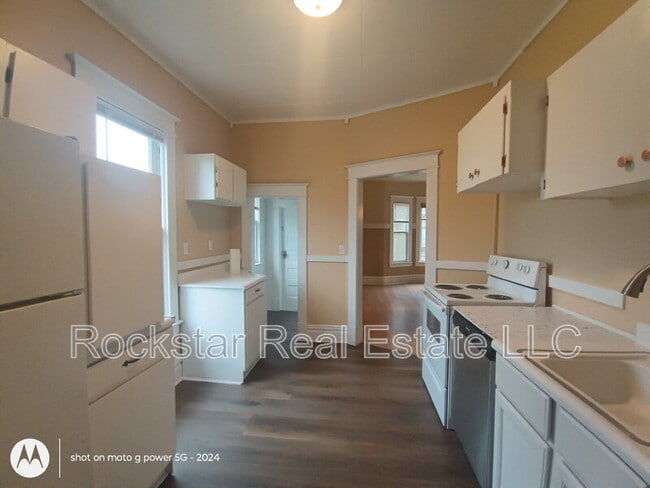 Building Photo - 519 E Ermina Ave