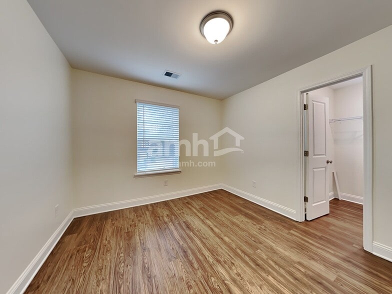 Building Photo - 105 Doral Blue Dr