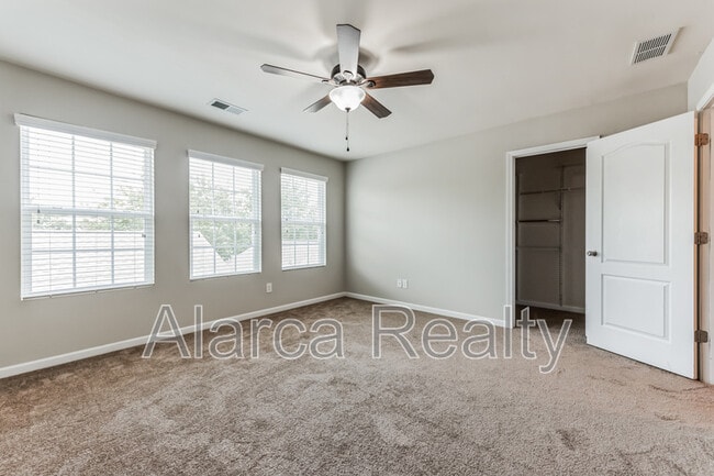 Building Photo - 8285 Viewpoint Lane