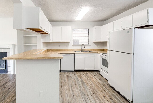 Building Photo - 2900 Jadewood Ct