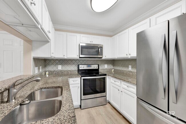 Building Photo - 2200 E 2nd St