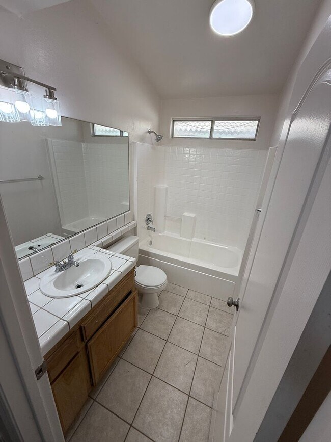 Building Photo - 10109 Bay Colony Dr