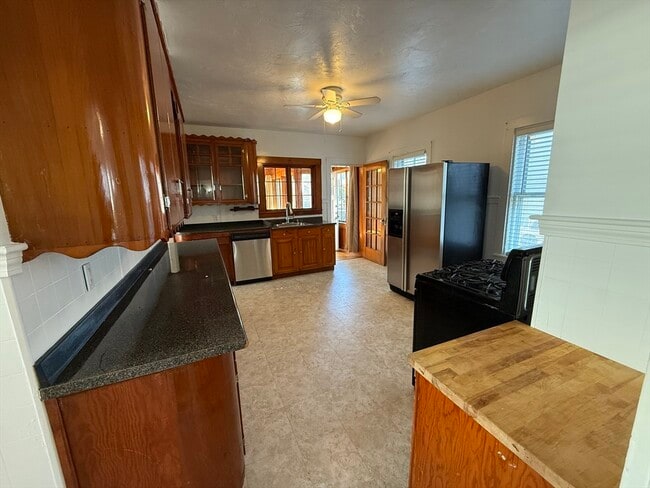 Building Photo - 9 Chilton St