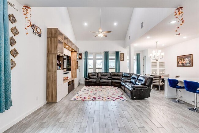 Building Photo - 833 Whitetail Dr