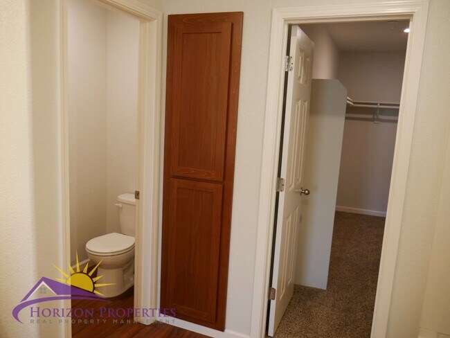 Building Photo - Modern Two-Story 4 Bed 2.5 Bath 1,807 sqft...