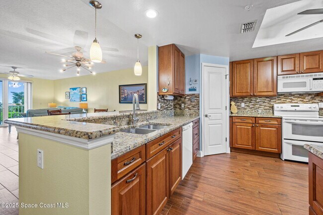 Building Photo - 8700 Ridgewood Ave