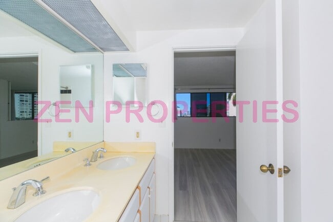 Building Photo - 3 bdrm/ 2.5 bath townhome for rent at Neho...