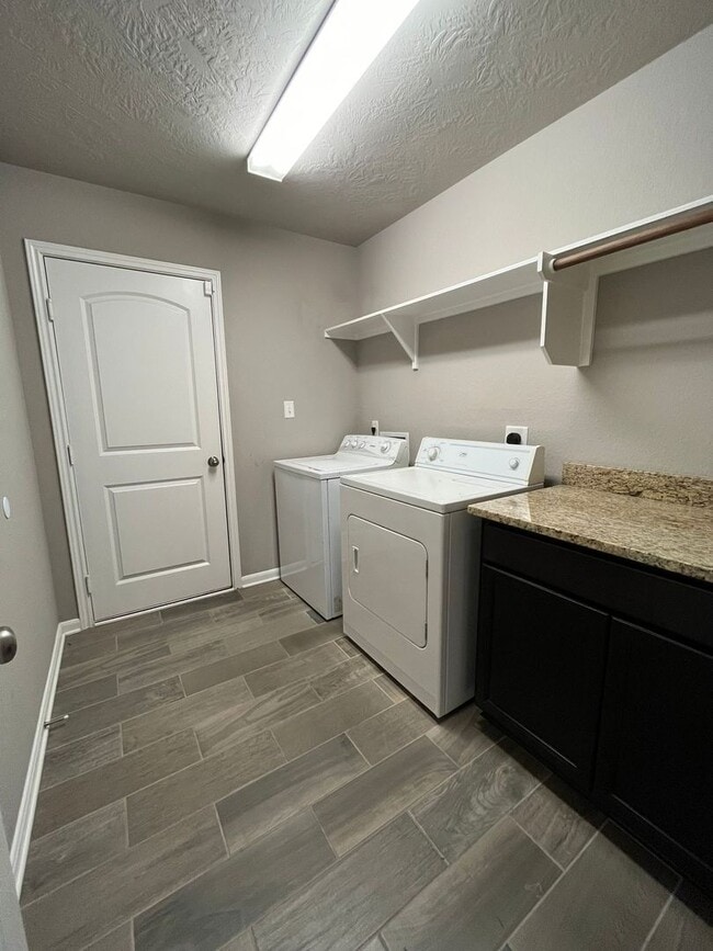 Building Photo - Beautiful 3 bed/2 bath home in great location
