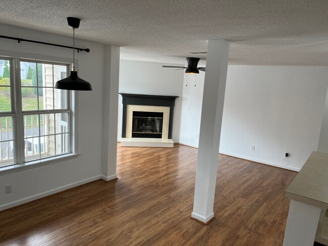 Building Photo - 6704 W Friendly Ave