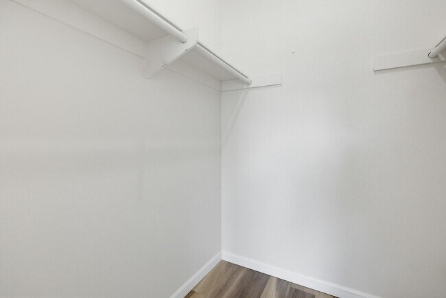 Building Photo - 270 Dahlia Ave