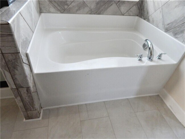 Building Photo - 2441 Melton Common Dr