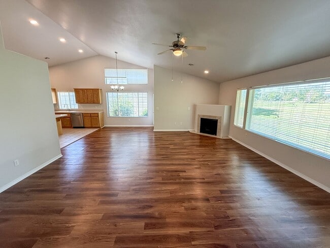 Building Photo - 3 bedroom, 2 bath home on Harbor Links Golf Course