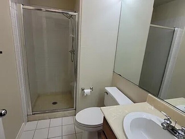 Building Photo - Spacious 4 Bed 3 Bath Home with a Pool!