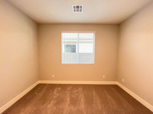 Building Photo - *** MOVE-IN SPECIAL*** BRAND NEW 4 bedroom with In-law suit 3 bath home located in Henderson, NV!