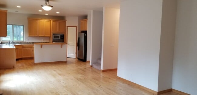 Building Photo - Spacious Two-Story in Port Orchard