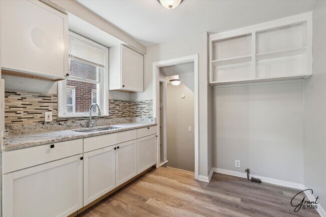 Building Photo - $1300 3 bedroom bungalow