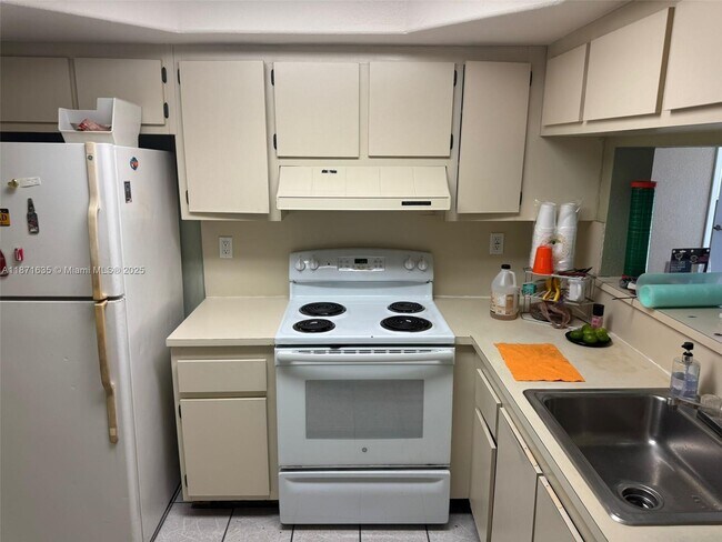 Building Photo - 3601 SW 117th Ave