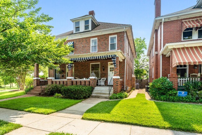Primary Photo - 24 College Ave