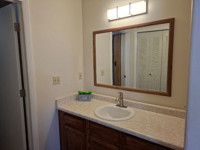 Building Photo - 3026 N Prospect St