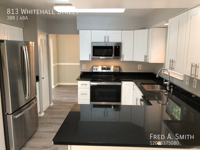 Building Photo - 813 Whitehall St