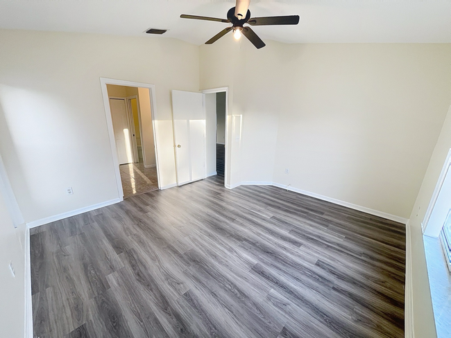 Building Photo - 12820 Longcrest Dr
