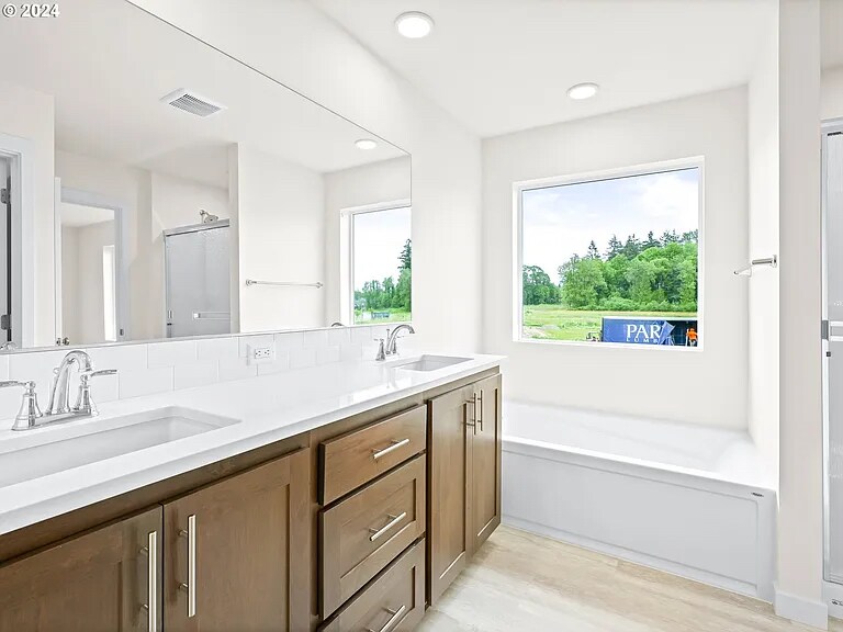 Master bath - 1969 NW 19th Ct
