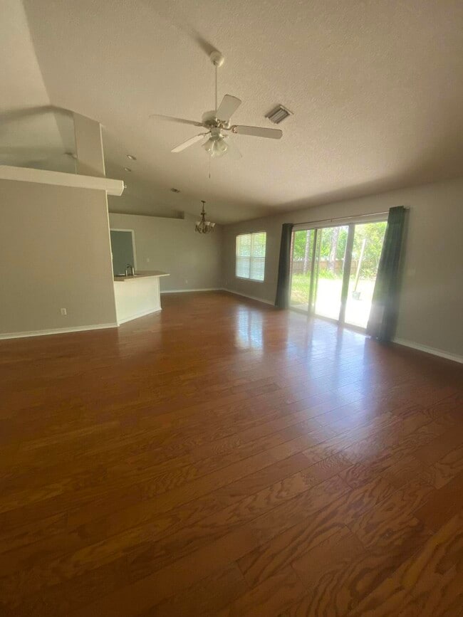 Building Photo - 6568 Fern St