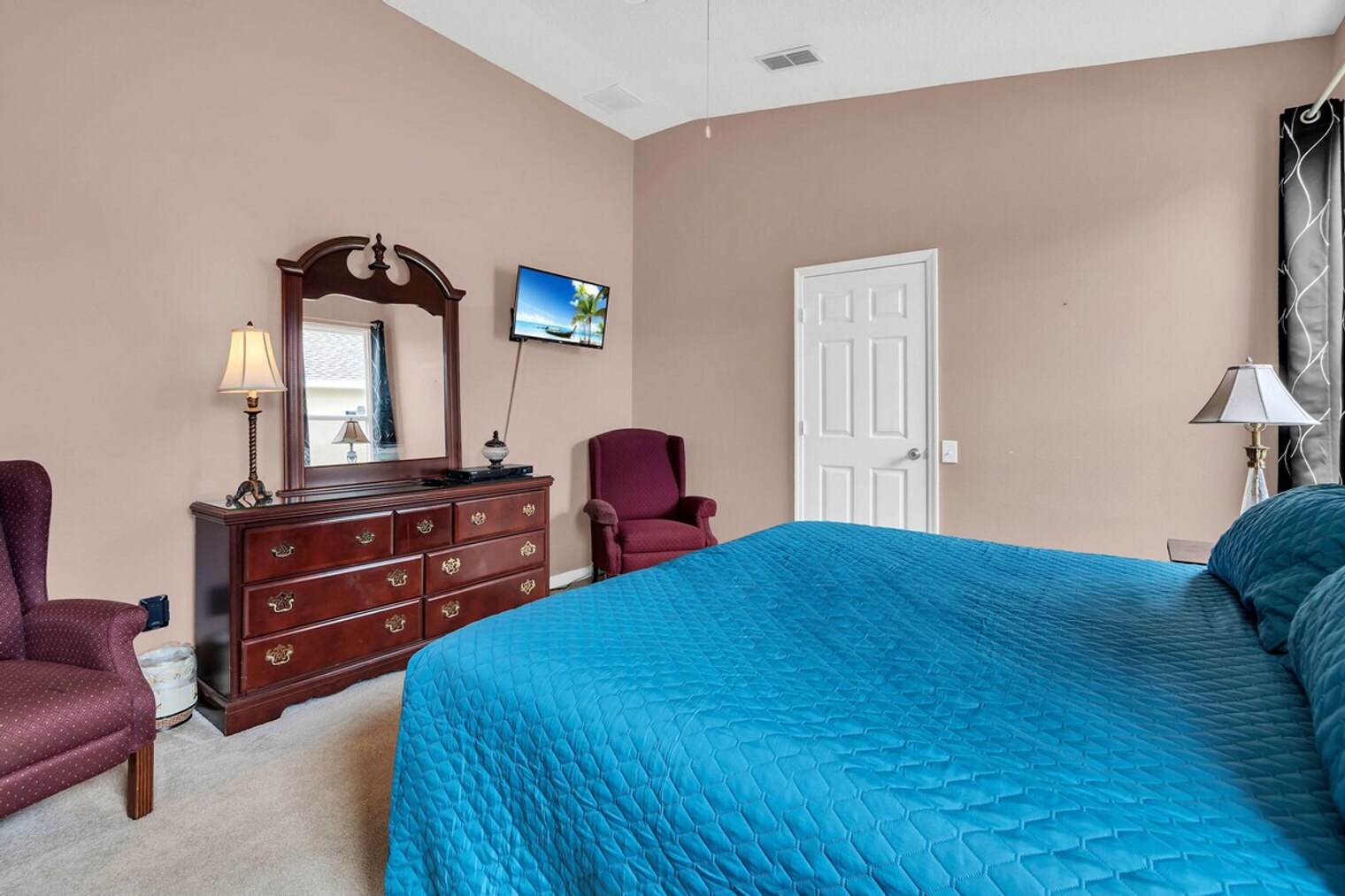 Building Photo - 8144 Fan Palm Way
