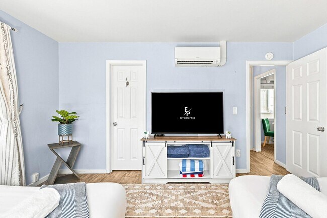 Building Photo - 829 San Fernando Pl