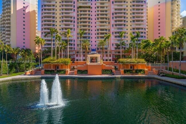 Building Photo - 785 Crandon Blvd