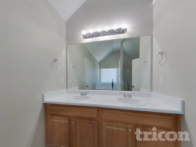 Building Photo - 2501 Sonoma Valley