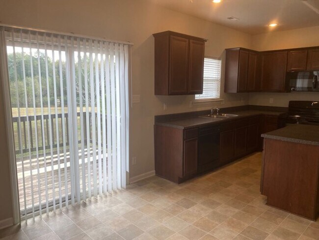 Building Photo - 203 Linfoot Ct