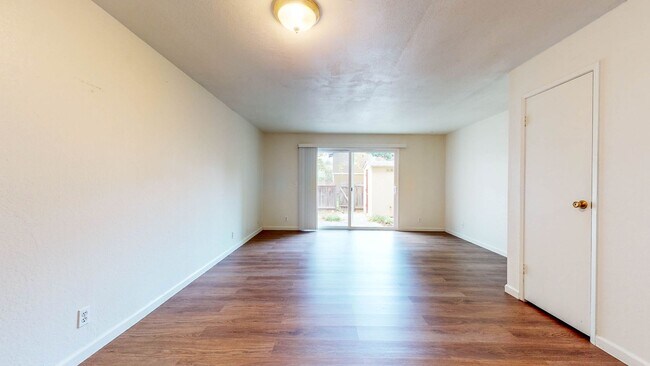 Building Photo - 562 Santa Alicia Dr