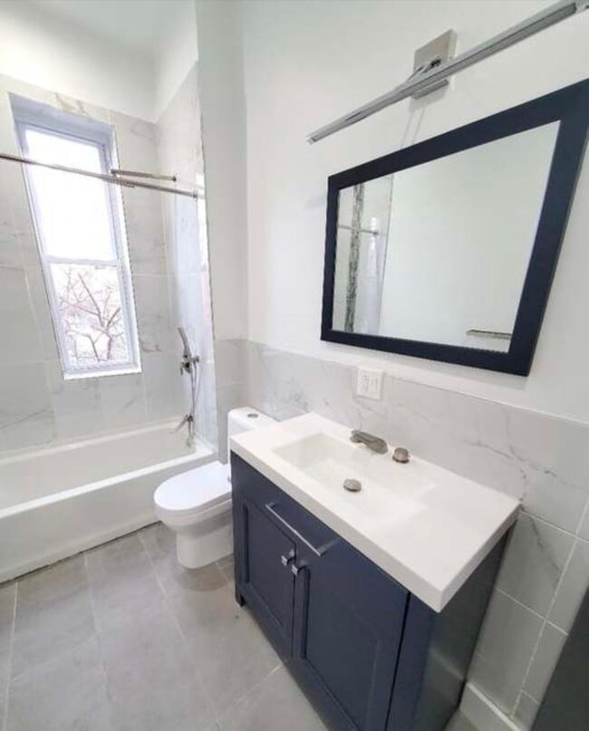 Building Photo - 5425 Catharine St