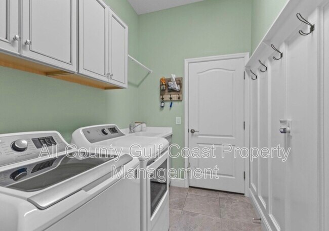 Building Photo - 13013 Steinhatchee Loop