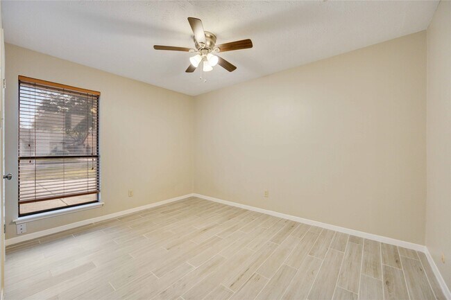 Building Photo - 21214 Park Bend Dr