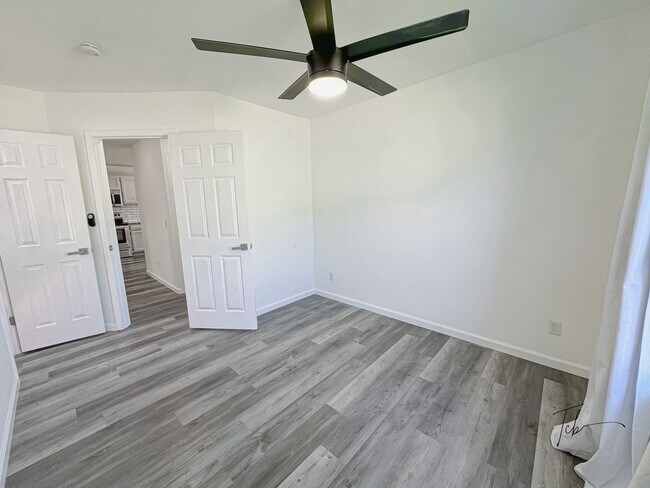 Building Photo - Available Now!  3 Bedroom, 2 Bathroom in Prime Bentonville Location, w/ Garage and Fenced-in Back...