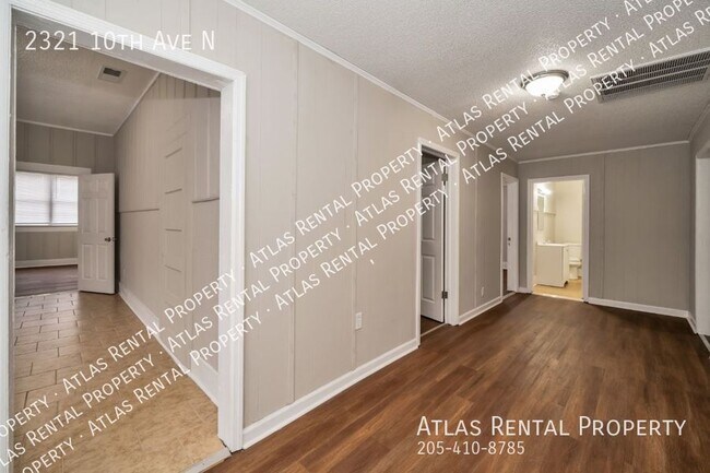 Building Photo - 2321 10th Ave N