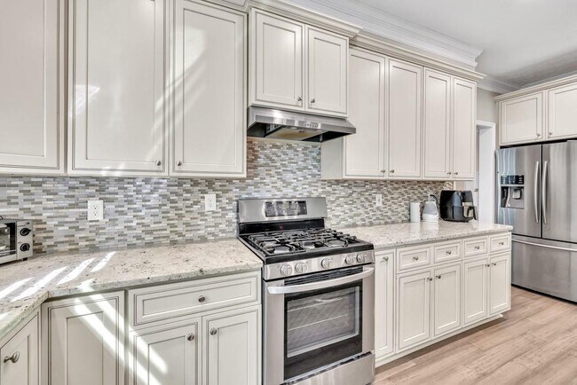 Building Photo - 1500 Highland Farm Dr