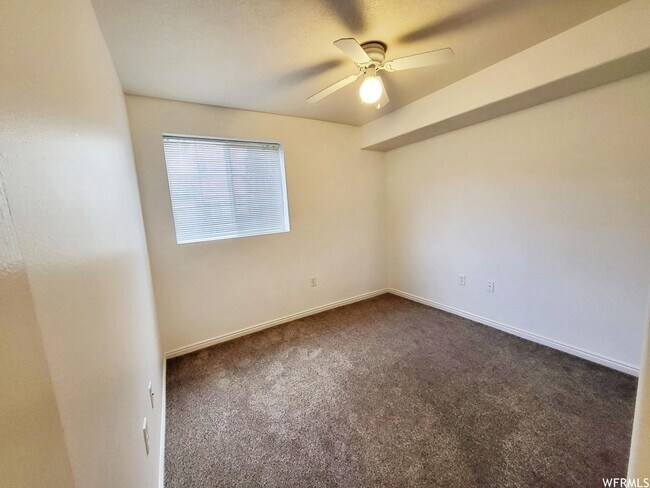 Building Photo - This is a beautiful 3 bed 2 bath home in the highly sought after CHAMBERY HOA community.