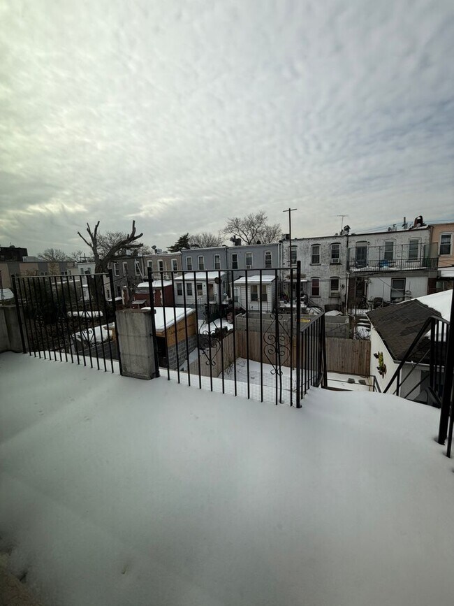 Building Photo - 40 Eldert Ln