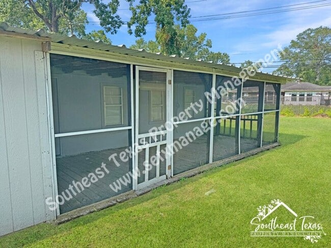 Building Photo - 515 Devon Dr