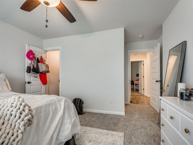 Building Photo - 2323 Arcady Ave