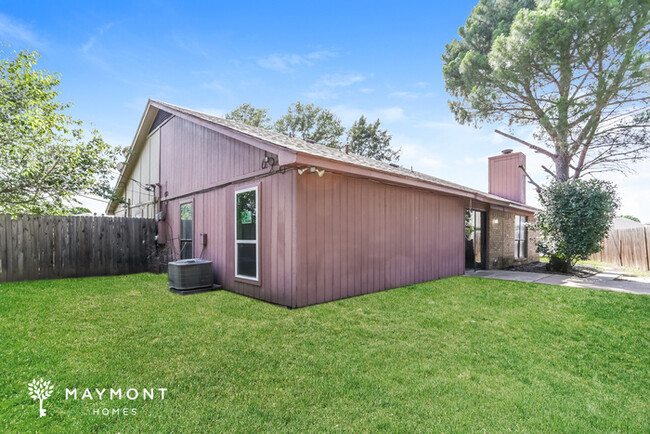 Building Photo - 6741 S Creek Dr