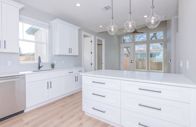 Building Photo - 8006 Gault St