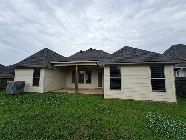 Building Photo - Gated Community Close to Barksdale Air Force Base...