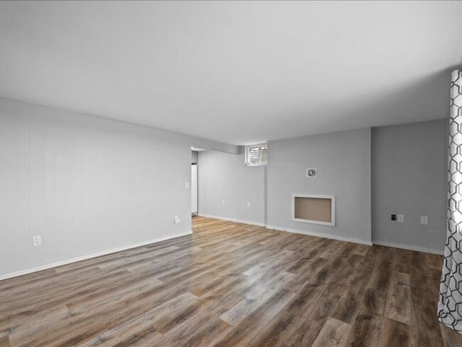 Building Photo - 3603 W Canal Dr
